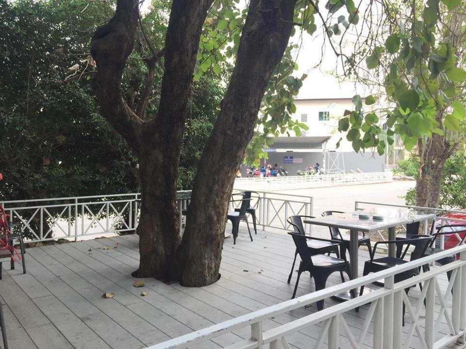The Zell Hotel Buri Ram Eksteriør billede
